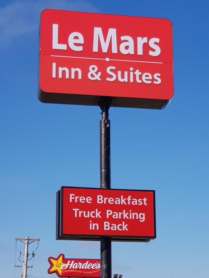 Le Mars Inn And Suites Ngoại thất bức ảnh