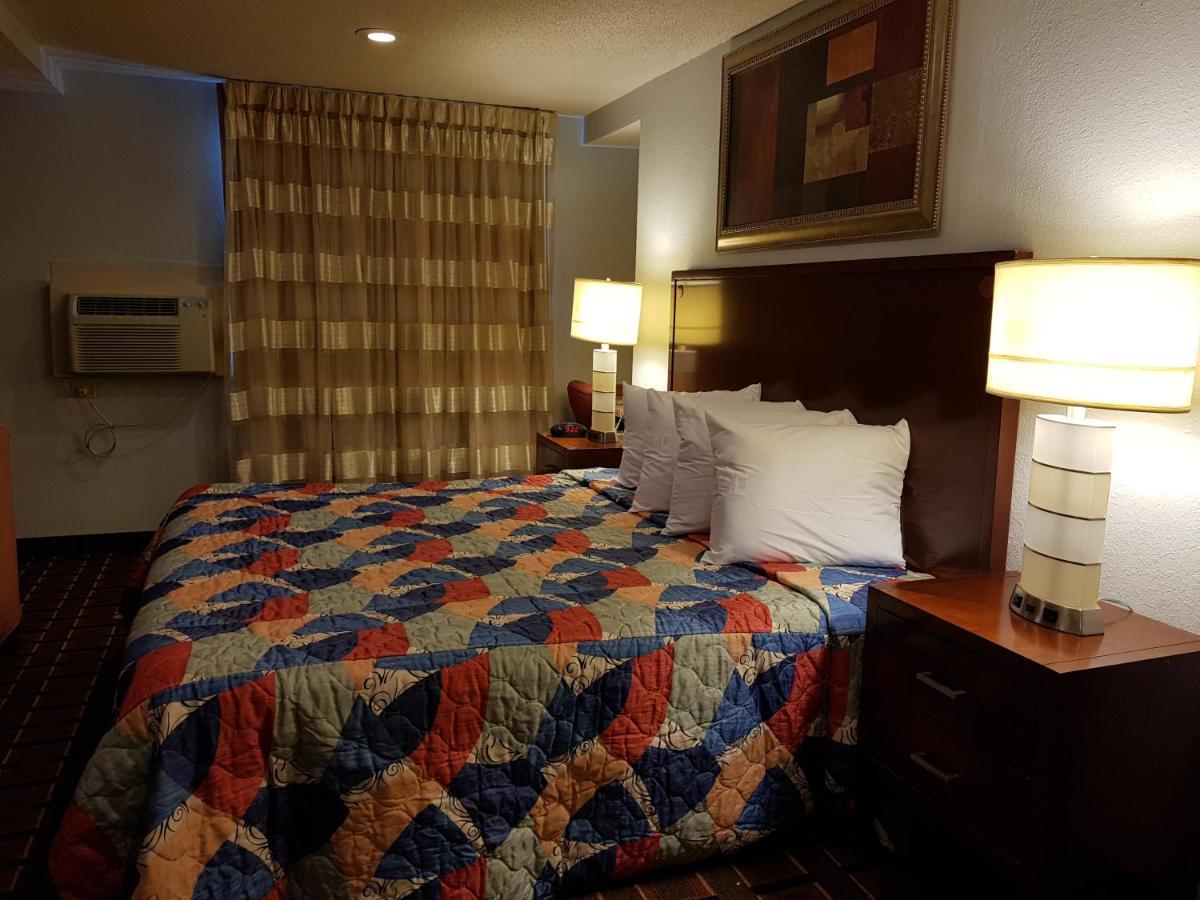 Le Mars Inn And Suites Ngoại thất bức ảnh