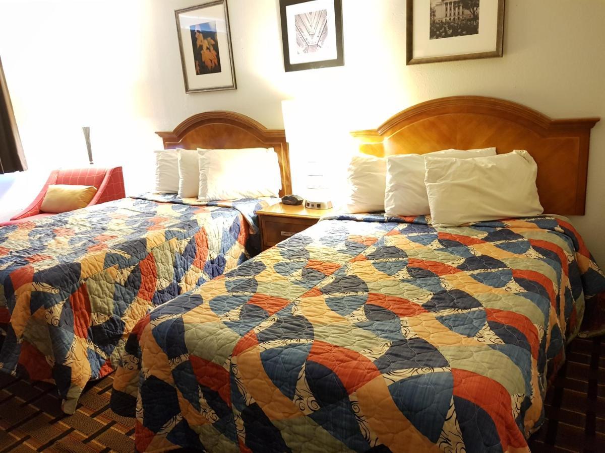Le Mars Inn And Suites Ngoại thất bức ảnh