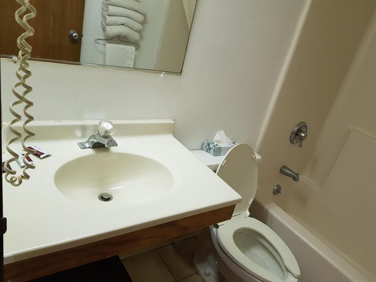 Le Mars Inn And Suites Ngoại thất bức ảnh