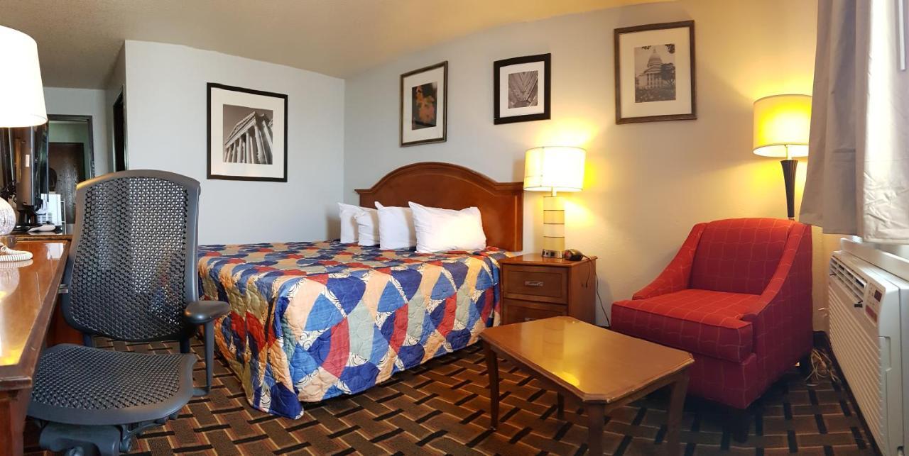 Le Mars Inn And Suites Ngoại thất bức ảnh