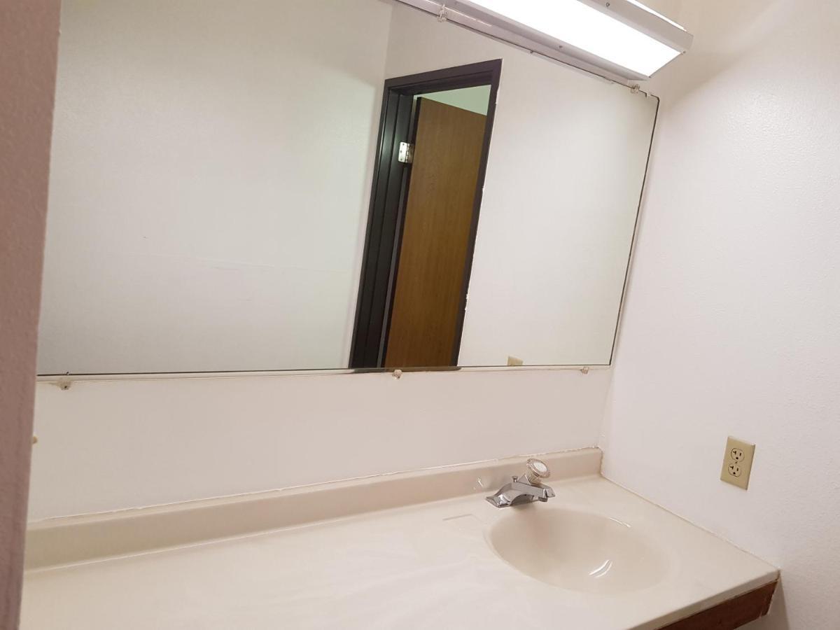 Le Mars Inn And Suites Ngoại thất bức ảnh